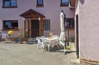 Einfamilienhaus kaufen in 97653 Bischofsheim, Bischofsheim in der Rhön - Einfamilienhaus mit Innenhof und Scheune