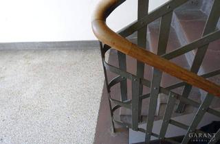 Wohnung kaufen in 76133 Karlsruhe, Karlsruhe - Sanierte Altbau-Wohnung mit Terrasse im Hochparterre