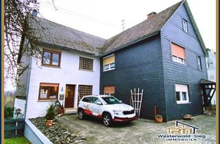 Haus kaufen in 57629 Heimborn, Zwei Einfamilienhäuser im Doppelhausstil mit drei Garagen in Heimborn