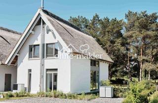 Haus kaufen in Nauteweg 4, 17459 Loddin, Provisionsfrei: Reetdach-Ferienhaus „Loddinperle“ in Loddin/Usedom – Sauna, A+, Wärmepumpe