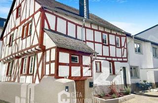 Haus kaufen in 56154 Boppard, Boppard - Historisches Fachwerkhaus aus 1553 nahe Rhein & Zentrum - kernsaniert, 3 Wohneinheiten, möbliert