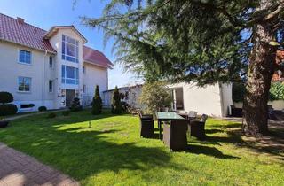 Haus kaufen in Tilzower Weg, 18528 Bergen, Zwei representative Häuser in Bergen auf Rügen zu verkaufen