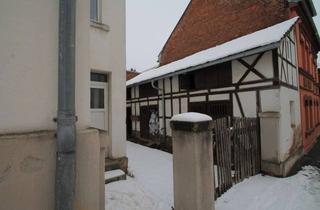 Mehrfamilienhaus kaufen in 07381 Pößneck, Renovierungsbedürftiges Mehrfamilienhaus mit 3 Wohnungen & Grundstück in Pößneck