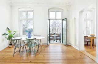 Wohnung kaufen in Knaackstraße 18, 10405 Prenzlauer Berg, Blick auf den Wasserturm, Prenzlauer Berg: 2 Zimmer-Altbauwohnung mit Süd-Balkon, Dielen, Aufzug