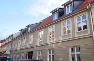 Wohnung kaufen in Tribseer Str., 18439 Altstadt, Zentral gelegene 3‑Zimmer‑Erdgeschosswohnung mit idyllischem Hinterhof