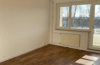 Wohnung mieten in Arnold-Zweig-Straße 45, 18435 Knieper West, Gemütliche 3-Raum-Wohnung mit Balkon in Knieper