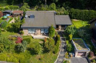 Haus kaufen in 57627 Hachenburg, Wohnhaus mit Einliegerwohnung in ruhiger Lage mit Garage und Terrasse!