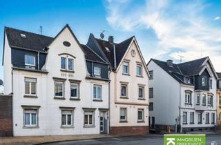 Anlageobjekt in 42551 Velbert, Drei Häuser, neun Wohnungen und zwei Garagen