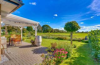 Haus kaufen in 24882 Schaalby, Kapitalanlage o. Zuhause: Doppelhaus mit 2 WE, Erdwärme, Garten & traumhaftem Blick über die Felder!