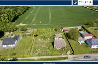 Immobilie kaufen in 17166 Groß Roge, Grundstück mit sanierungsbedürftigen Altbestand und Blick auf die Felder, unweit von Teterow