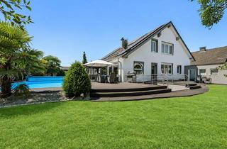 Villa kaufen in 66740 Saarlouis, Repräsentative Villa mit moderner Architektur, Pool und Einliegerwohnung