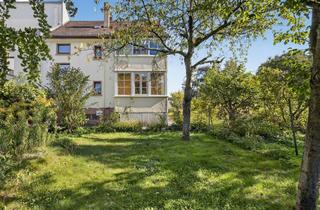 Immobilie kaufen in 76149 Karlsruhe, Großes Grundstück mit Bauplatz und 2-FH in bester Lage in Neureut - gegenüber Parkanlage!