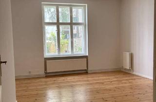 Wohnung kaufen in Sophie-Charlotten-Straße 46, 14059 Charlottenburg, Bezugsfreie, charmante 1‑Zimmer-Altbauwohnung mit künftigem kleinen Gartenanteil in City‑Westlage!