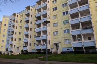 Wohnung mieten in Salvador-Allende-Straße 10, 18147 Toitenwinkel, Renovierte Tortenwohnung im 5. Obergeschoss