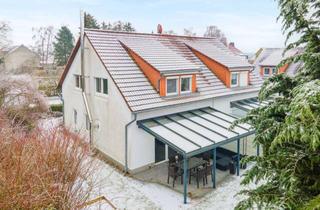 Doppelhaushälfte kaufen in 16348 Wandlitz, Mit Einbauküche, Kamin, Rollläden, überdachter Terrasse: Doppelhaushälfte Wandlitz OT Schönerlinde