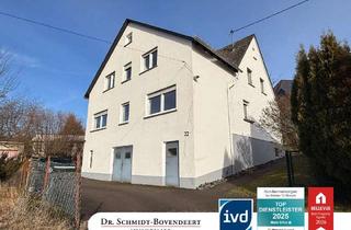 Haus kaufen in 57520 Emmerzhausen, Großzügiges Ein-/Zweifamilienhaus mit Garagen und ca. 1.195 m² Grundstück!