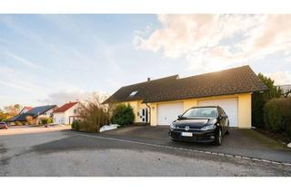 Einfamilienhaus kaufen in 72226 Simmersfeld, Ruhiges Einfamilienhaus mit großem Garten, 2 Garagen und viel Privatsphäre