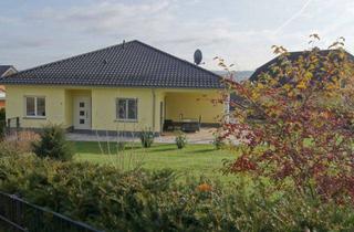 Einfamilienhaus kaufen in 07381 Pößneck, Hochwertig ausgestattetes Einfamilienhaus im Bungalowstil auf gepflegtem Grundstück in Pößneck