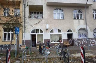 Wohnung kaufen in Weserstraße 24, 10247 Berlin, Berlin - Geräumige 2-Zimmer-Wohnung zur Renovierung im Herzen von Friedrichshain, Berlin