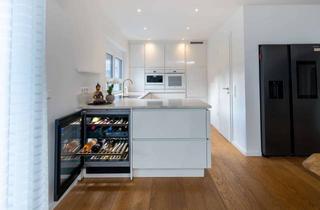 Wohnung kaufen in 77654 Offenburg, **RESERVIERT** Hausgefühl statt Wohnung: Luxus-Gartenresidenz mit Privatpool & Outdoor-Küche