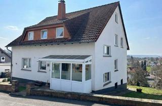 Haus kaufen in 36088 Hünfeld, Hünfeld-Nüst: Einziehen statt Warten: Ihr modernisiertes 2-Familienhaus mit Doppelgarage wartet auf