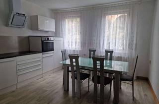 Haus kaufen in 07973 Greiz, Charmantes, teilmöbliertes Haus mit viel Potenzial und einzigartigem Charakter