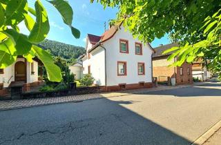 Einfamilienhaus kaufen in 76848 Spirkelbach, Apartes Einfamilienhaus - neues Dach - PV-Anlage - 2 Garagen - Hof und Garten - modernisiert!