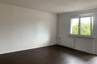 Wohnung mieten in Schillerstraße 39, 08626 Adorf, 4-Zimmer-Wohnung mit Balkon und Weitblick im 3. Obergeschoss