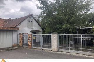 Haus kaufen in 90522 Oberasbach, Renovierungsbedürftiges Wohnhaus mit Nebengebäude in bester Lage von Oberasbach