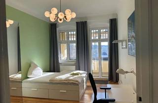 Wohnung mieten in Seeburger Straße, 13581 Spandau, Zentrale 5-Zimmer Altbauwohnung mit 2 Balkonen, 2 Kaminen, 2 Bädern und moderner Küche