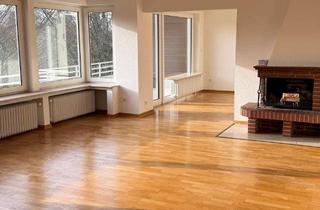 Wohnung mieten in Kiewningstraße 10, 32756 Detmold, Geräumige Wohnung am Bandelberg mit Kamin, Loggia, Einbauküche & Garage