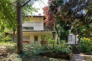 Einfamilienhaus kaufen in 70469 Feuerbach, Einfamilienhaus zur Kernsanierung auf großem Grundstück in S-Feuerbach