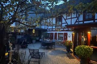 Haus kaufen in 55494 Rheinböllen, Rheinböllen - Charmantes Fachwerkhaus mit Innenhof in Mörschbach!