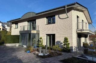 Einfamilienhaus kaufen in Waldemeistraße 16, 58636 Iserlohn, Iserlohn - Außergewöhnliches Einfamilienhaus mit eigener Tiefgarage in der Waldstadt Iserlohn