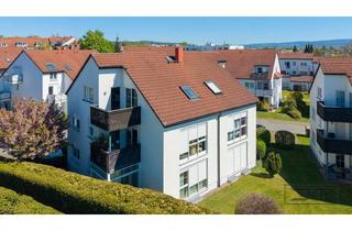 Wohnung kaufen in Jakob-Fuchs-Straße 20a, 95445 Kreuz, Back to the 90s: Frische 1,5-Zimmer-DG-Wohnung mit Sonnenbalkon & TG-Platz am Roten Hügel!