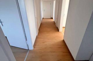 Wohnung mieten in Degenhof, 42651 Solingen-Mitte, Moderne 4-Zimmer-Wohnung mit Tageslichtbad und viel Helligkeit