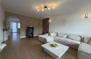 Haus kaufen in 61279 Grävenwiesbach, !! Raumwunder !! Modernisiertes RMH mit 6 Zimmern, Balkonen mit Blick, Garage und Garten