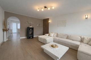 Haus kaufen in 61279 Grävenwiesbach, Das Upgrade für Ihr Familienleben: Modernisiertes RMH mit 4 Balkonen, Kamin, Garten und viel Platz!