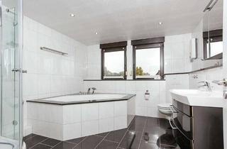 Wohnung kaufen in 50126 Bergheim, Lichtdurchflutete Maisonette mit Dachterrasse