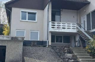 Wohnung kaufen in 57271 Hilchenbach, Günstiges Haus (als ETW) mit Ausbaureserve, Nähe Stadtmitte