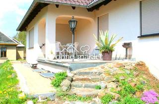 Haus kaufen in 08248 Klingenthal, Schnäppchen nach Rohrbruch - gemütliches Zweifamilienhaus mit Fernblick in Klingenthal