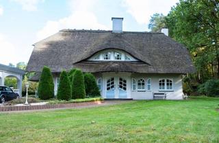 Villa kaufen in 33758 Schloß Holte-Stukenbrock, Exklusive Reetdachvilla & separatem Wohnhaus in wundervoller Lage