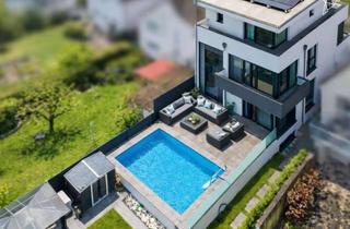Einfamilienhaus kaufen in 63225 Langen, WOHNEN OHNE KOMPROMISSE Luxuriöses Einfamilienhaus mit Einliegerwohnung, Pool und großem Garten!
