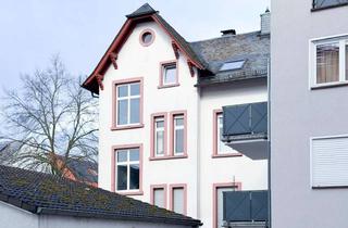 Wohnung kaufen in 61381 Friedrichsdorf, Altbau mit viel Licht, Luft und Möglichkeiten!