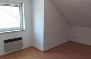 Wohnung kaufen in 91315 Höchstadt, Niedriges Hausgeld und sofort bezugsfrei! ! 3-Zimmer-Wohnung, Balkon und zusätzliches Dachstudio.