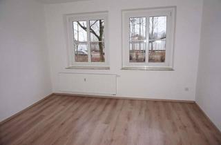 Wohnung mieten in Lutherstraße 30, 09126 Lutherviertel, Frei ab 1.5.26 - Komplett zum Innenhof / Balkon an der Küche / Bad mit Fenster !