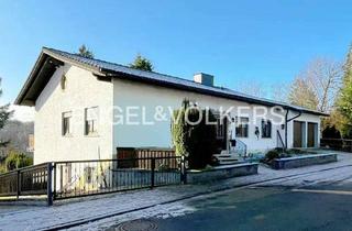 Haus kaufen in 35792 Löhnberg, Großzügiges Ein- bis Zweifamilienhaus mit Terrasse in begehrter Aussichtslage