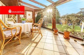 Reihenhaus kaufen in 22880 Wedel, WEDEL- stilvolles Endreihenhaus mit Wintergarten, Kamin & 3 PKW Parkplätzen