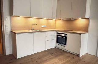 Wohnung mieten in Herderstraße, 83024 West, Luxuriöse 3-Zimmer Wohnung mit Bad en Suite, Gästebad & Balkon in Rosenheim West