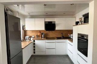 Wohnung kaufen in 32051 Herford, Herford - Sanierte 3-Zi.-ETW mit Einbauküche, Kamin & Stellplatz